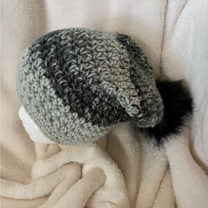 Beanie, slouchy with faux fur Pom